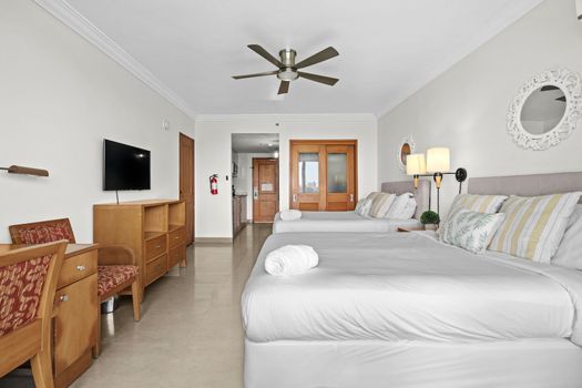 Well-appointed studio offering multiple beds, entertainment, and a convenient kitchenette