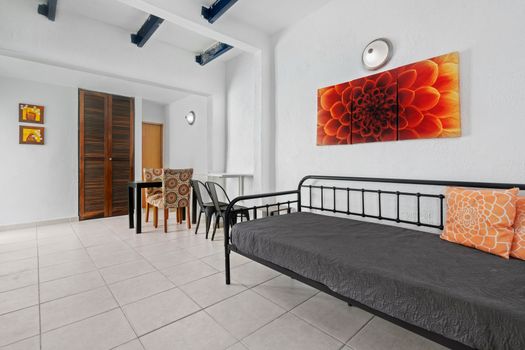 Enjoy the comfort of air conditioning in this modern and stylish studio after exploring the city. The cozy daybed is the perfect spot to relax after a long day of exploring.