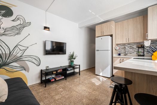 Bright & Functional: This kitchen boasts a clean design with plenty of storage and light, making it a joy to use. The efficient layout ensures everything you need is at your fingertips.