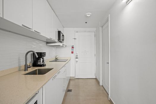 Enjoy an open-concept studio leading to a private balcony with mesmerizing ocean views. Perfect for a relaxing escape