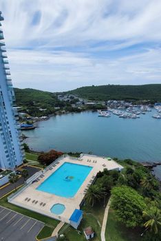 Harbor Views & Poolside Bliss: Enjoy the best of both worlds with stunning marina vistas and a refreshing swimming pool at your fingertips.