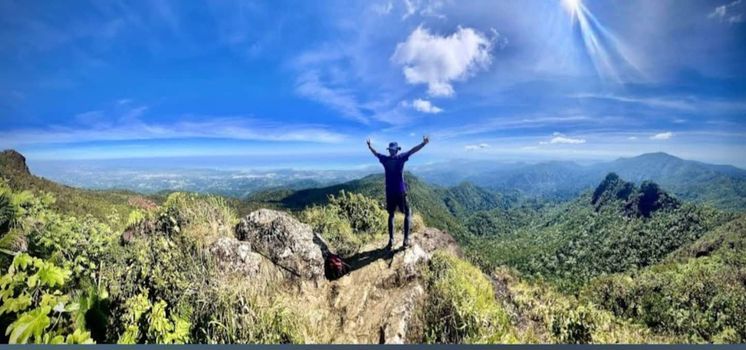 Conquer new heights! Experience the exhilarating feeling of breathtaking panoramic mountain views and expansive horizons.