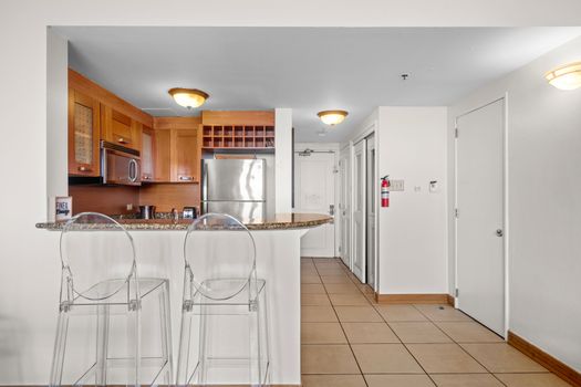 Every comfort considered. From the plush queen bed to the inviting dining table and relaxed seating, this studio offers all the amenities for a memorable stay in Condado Lagoon.