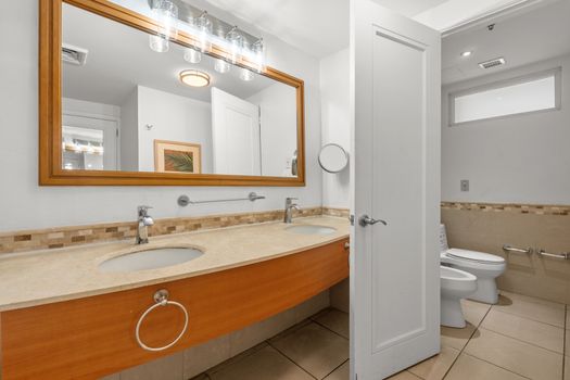 Enjoy the best of both worlds with a dedicated shower and a separate bathtub in this clean and functional bathroom, ensuring a pleasant experience for all guests.