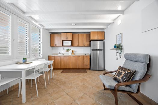Host and cook with ease in an open-concept kitchen and dining area – perfect for shared meals.