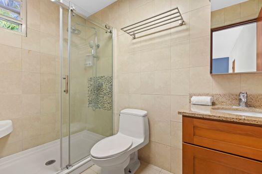 Treat yourself to the lavish sensation of our spacious walk-in shower, decorated with calming neutral shades that inspire feelings of calmness and serenity.