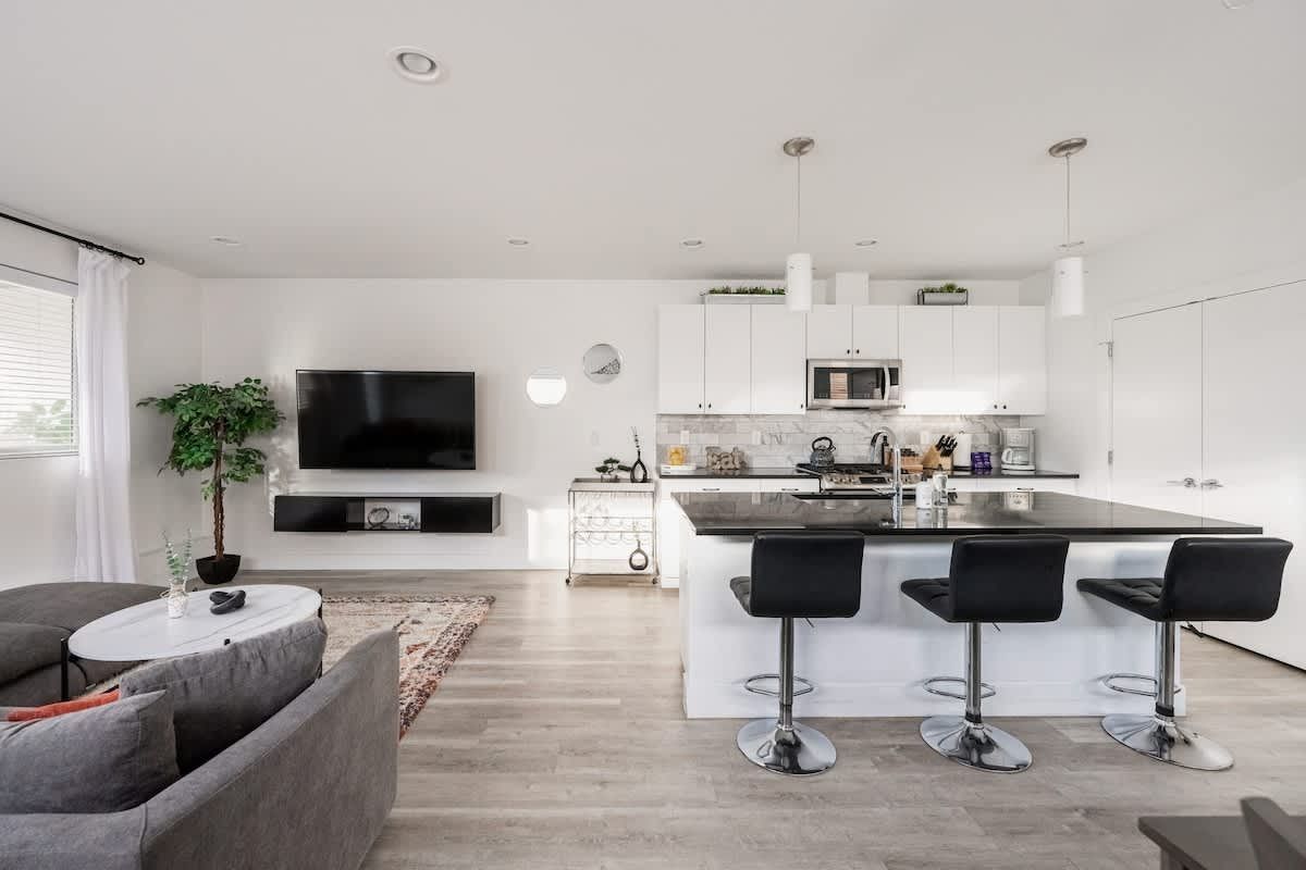 Modern Chic | Spacious Duplex | Highlands Main Image