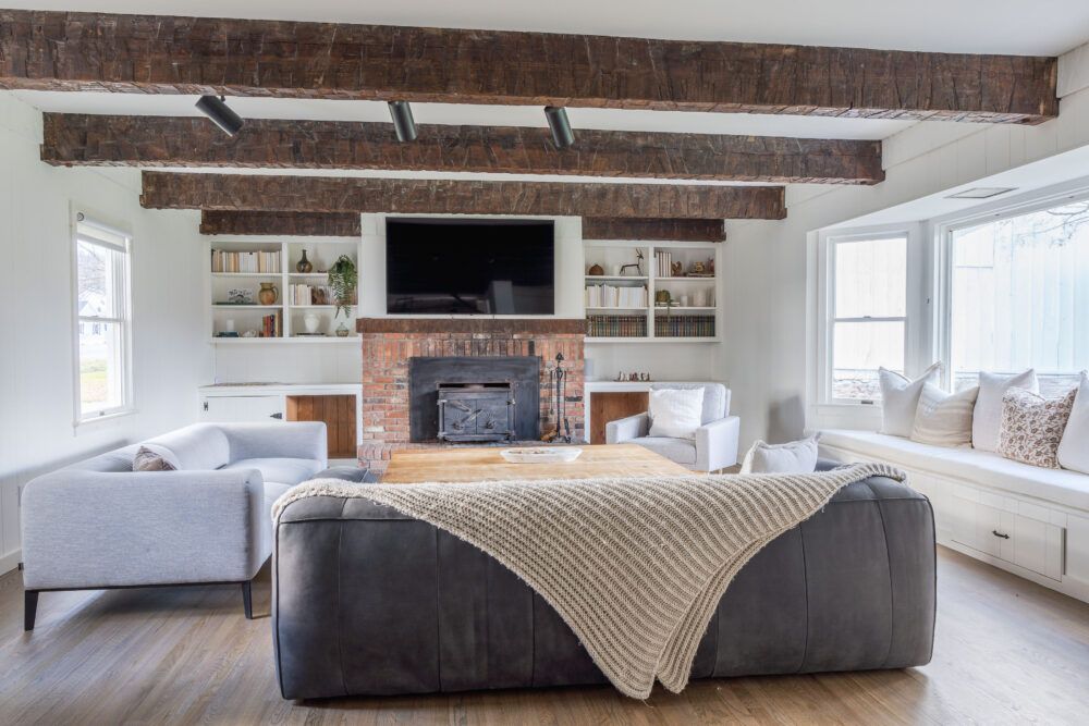 Creekside Farmhouse: Private Pond & Hot Tub Main Image