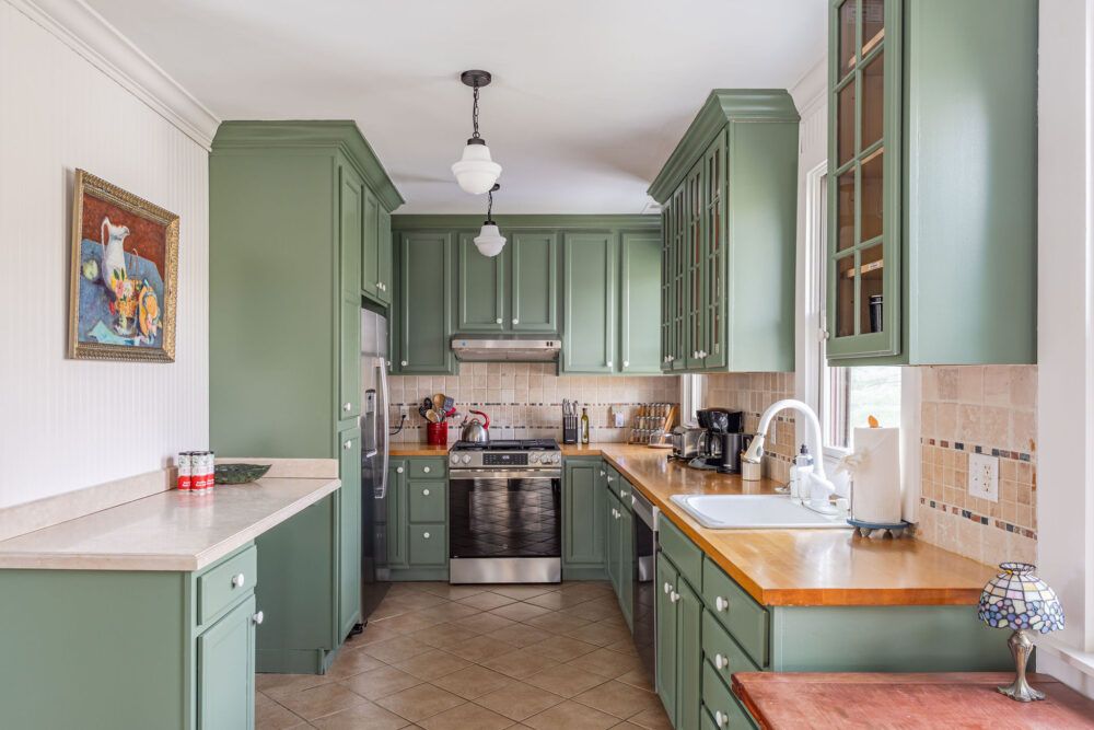 Home Sweet Hudson: Serene Lakefront Getaway Main Image