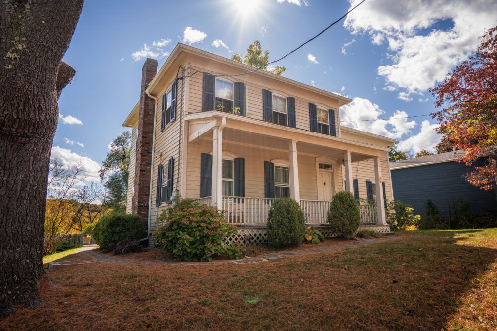 Hilltop House: Charming 1890's Kingston Farmhouse Main Image