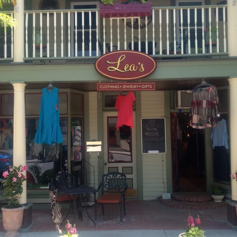 Lea's or https://leaschatham.com Image