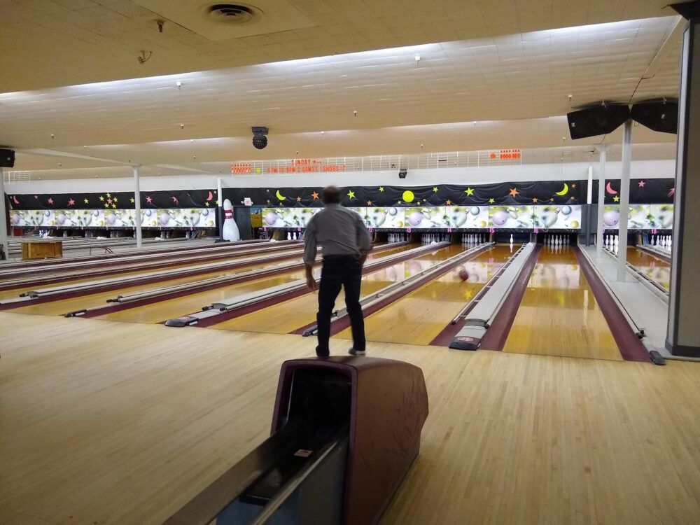 Hoebowl Bowling Center Image