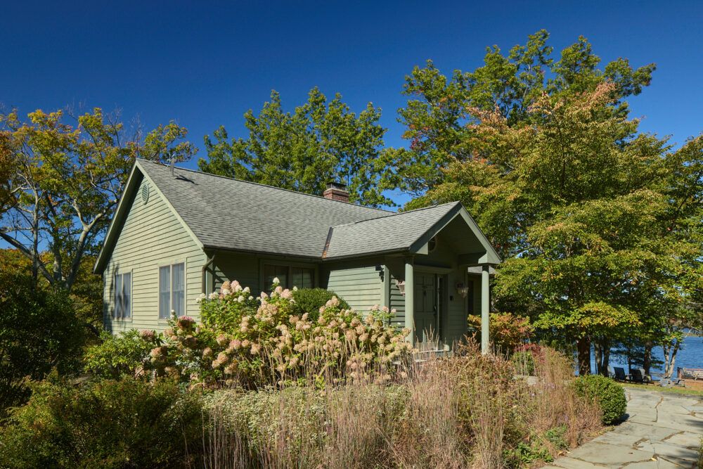 Home Sweet Hudson: Serene Lakefront Getaway Main Image