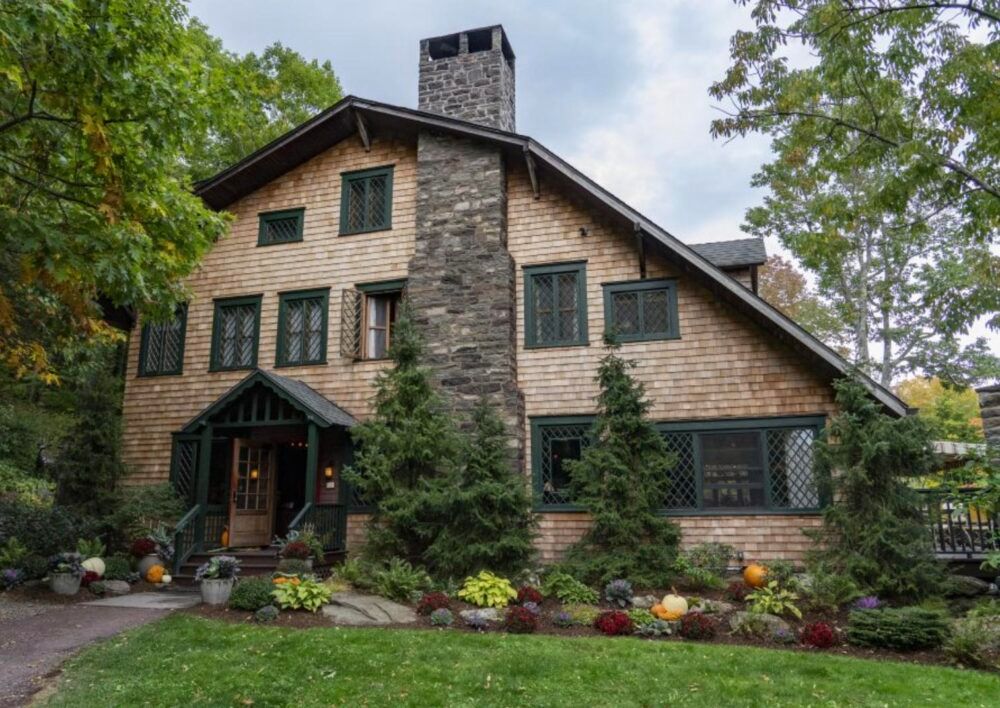 Deer Mountain Inn Image