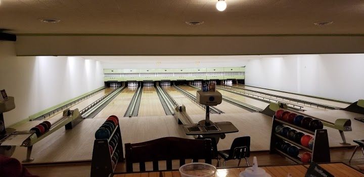 Bar, bbq, bowling! Image