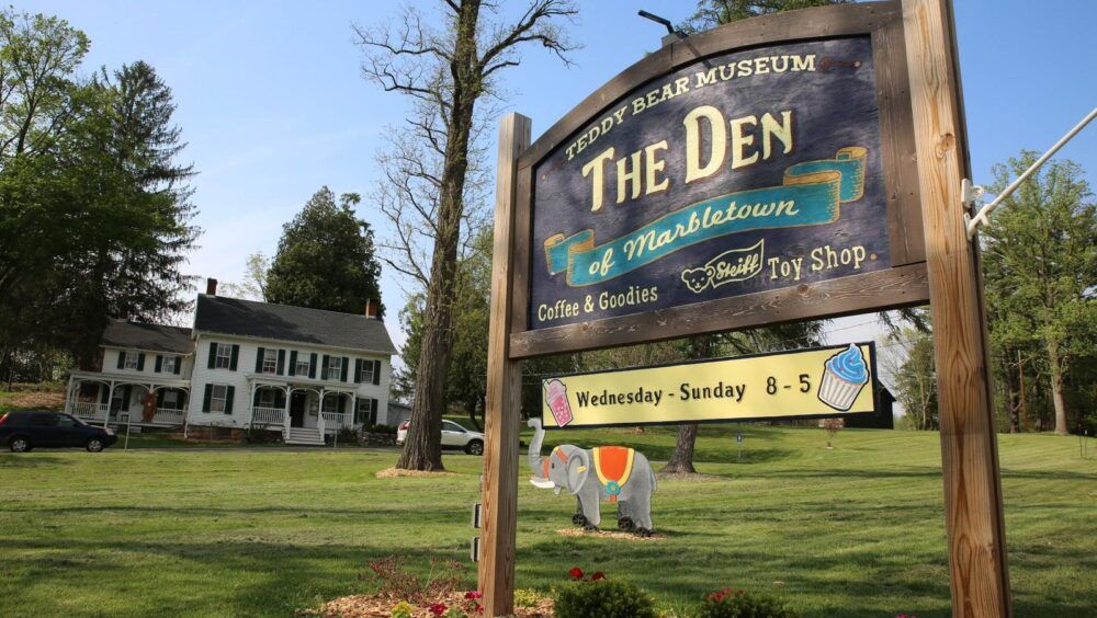 The Den of Marbletown Image