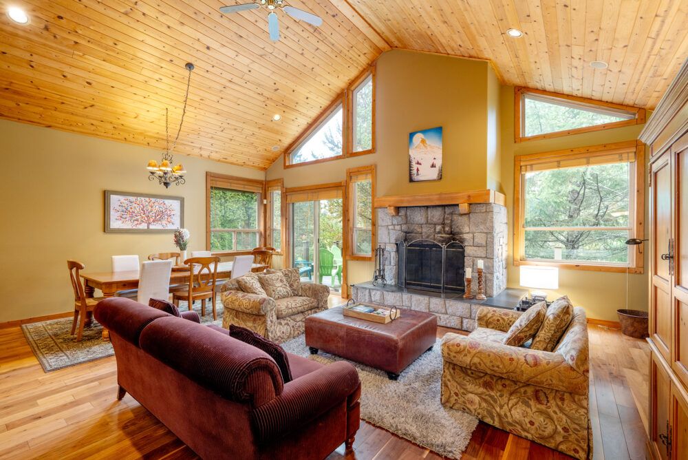 Marmot’s Meadow Chalet: Tranquil 14th Fairway
