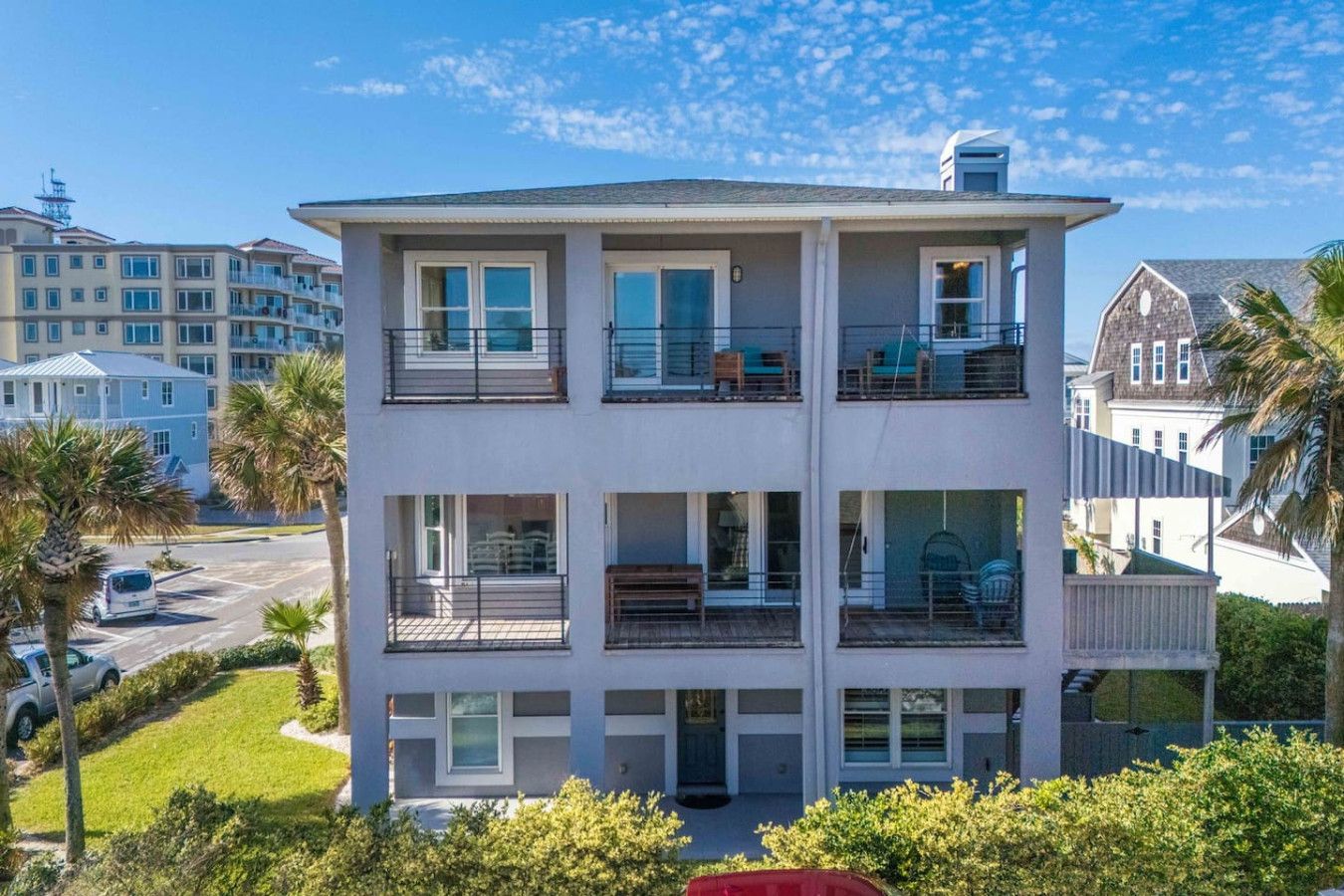 The Grand Pelican - Oceanfront Estate - Sleeps 12 Main Image