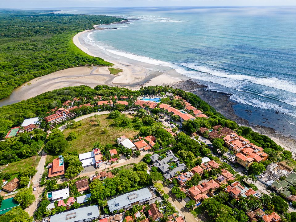 Relaxing Tropical Villa Near the Beach Main Image