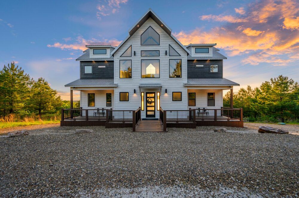 Diamond on the Bluff- Amazing Views-Sleeps 16 Main Image