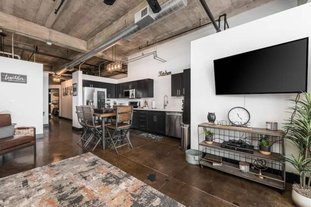 Waco Loft Two Blocks to The Silo District Main Image