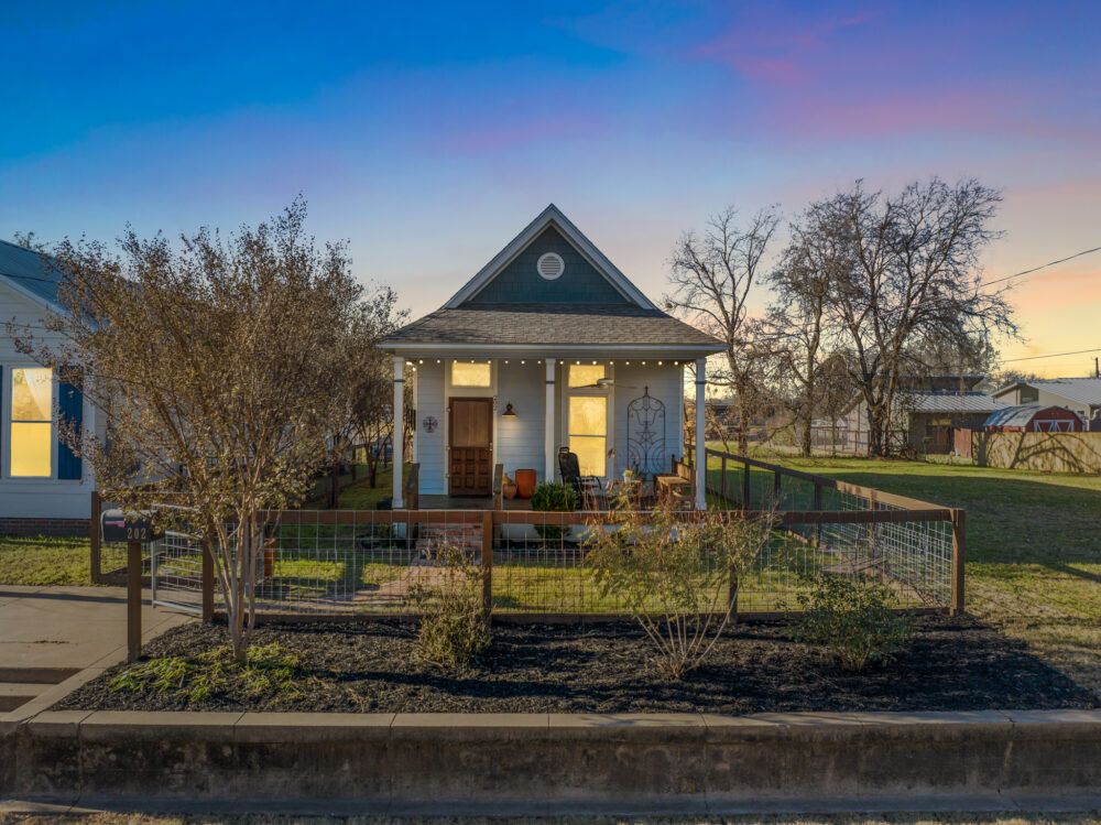 Front view East Riverside Cottage