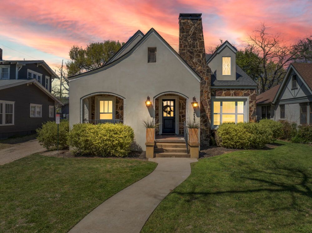 HGTV's Fixer Upper - The Giraffe House in Waco Main Image
