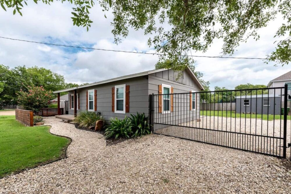 Pet Friendly in The Heart of Baylor Main Image