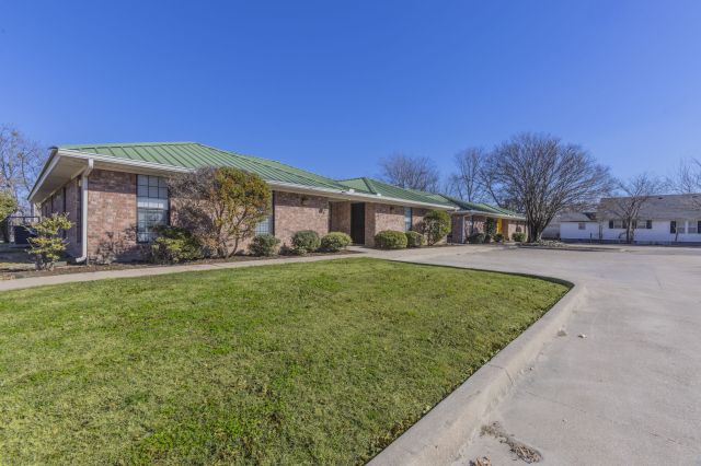 Spacious 3 BR 3 BA Retreat Near Baylor & Downtown Main Image