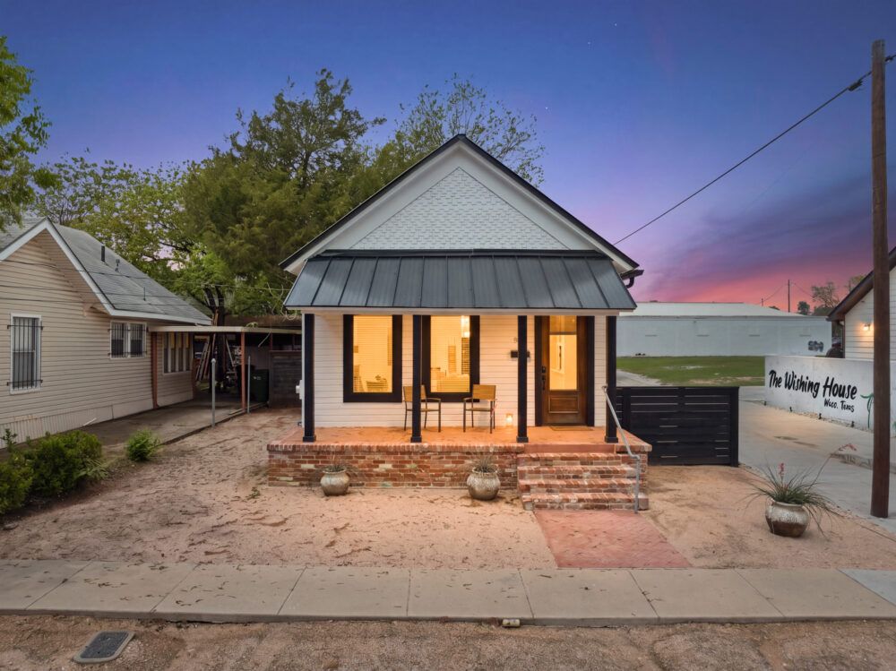 The Clay House Pet Friendly Walk To Magnolia Main Image