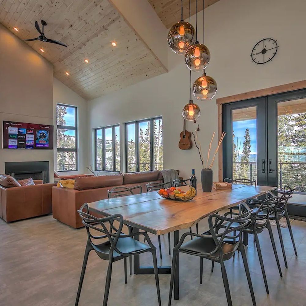 Dining area with table for 10 (the fireplace is out of order)