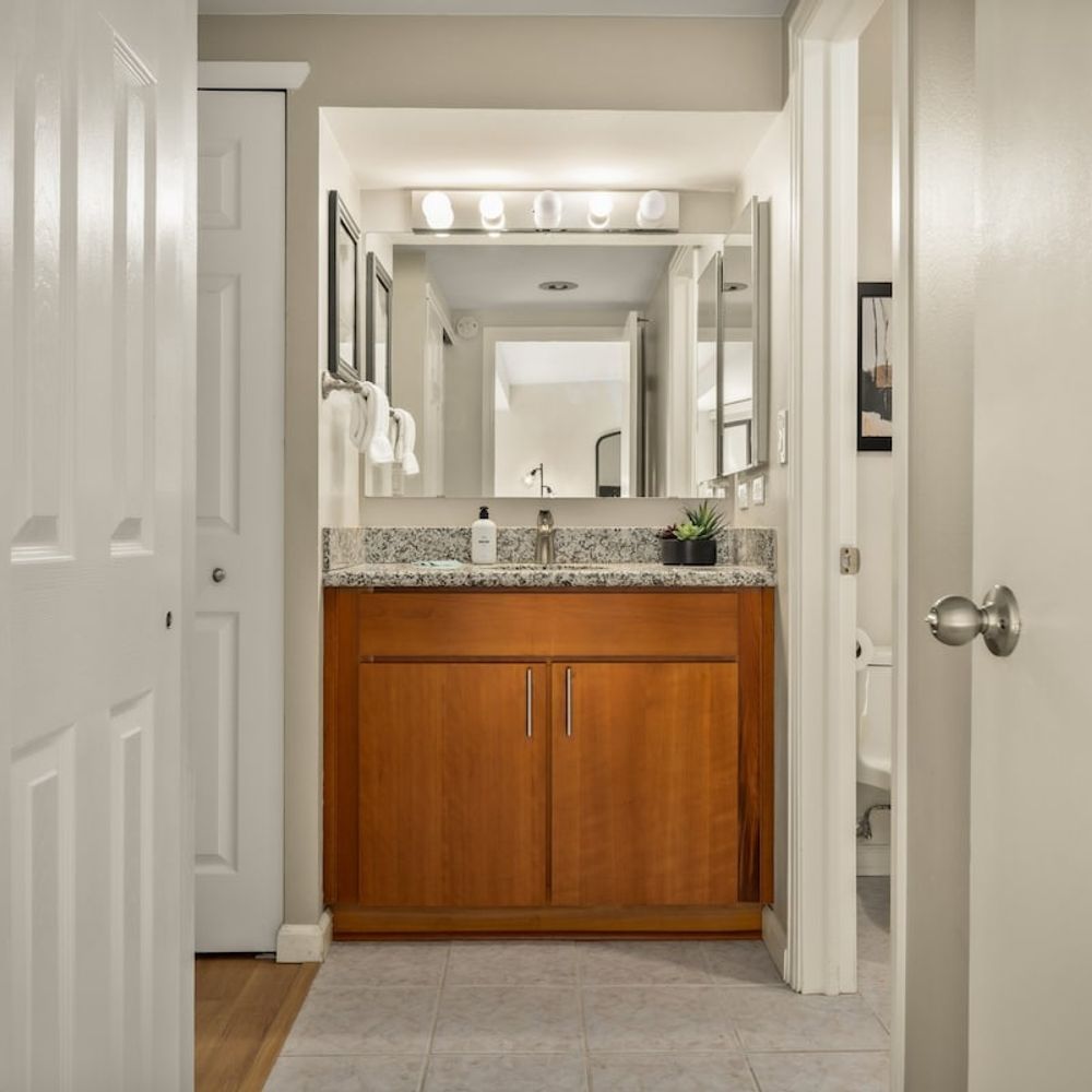 Bathroom vanity