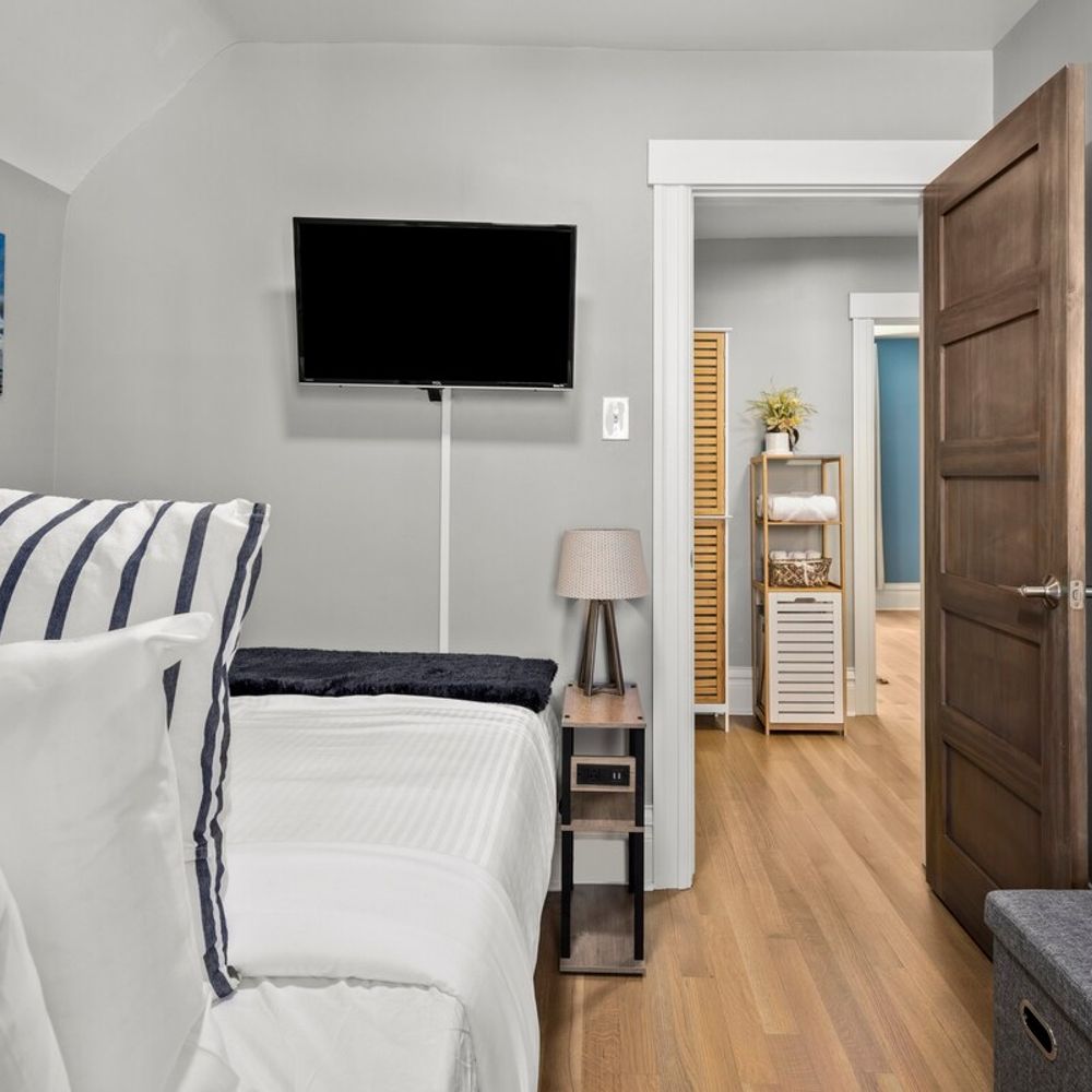 Bedroom 3 has a Smart TV