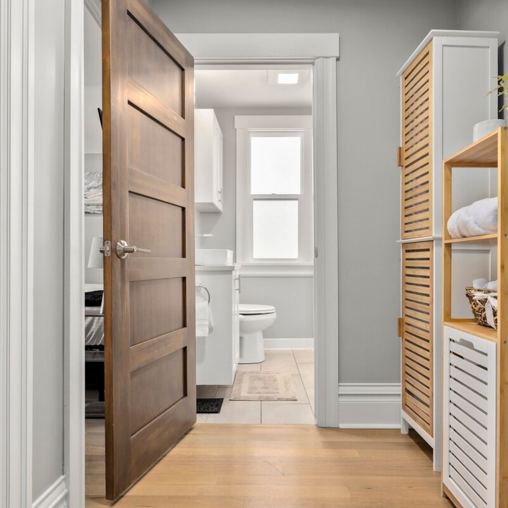 Full bath on 2nd floor