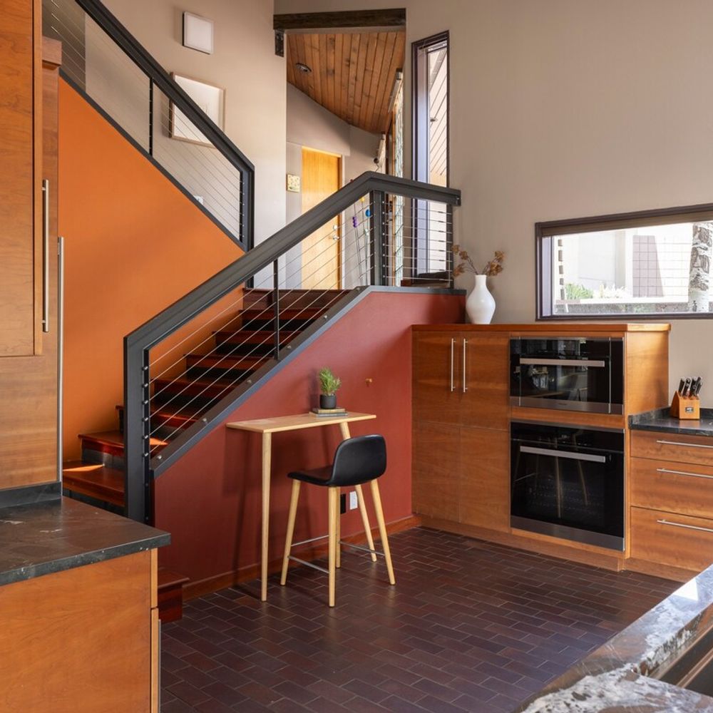 Entryway leads to kitchen