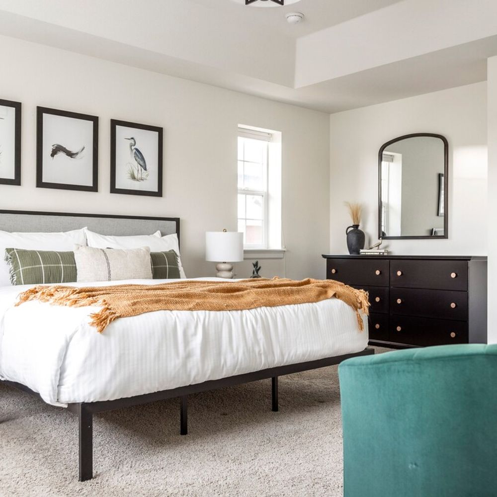 King bed in large primary suite