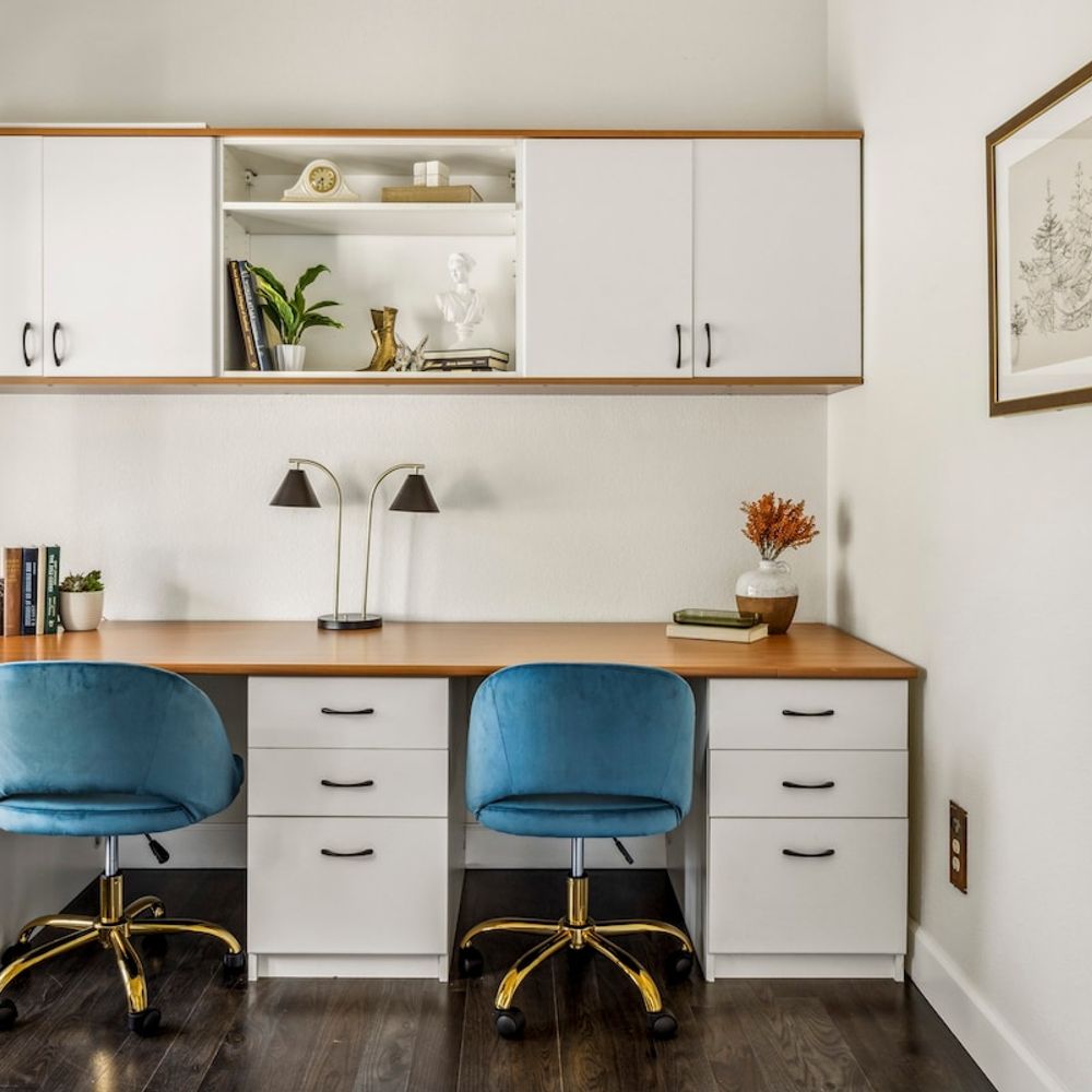 Office with 2 workspaces