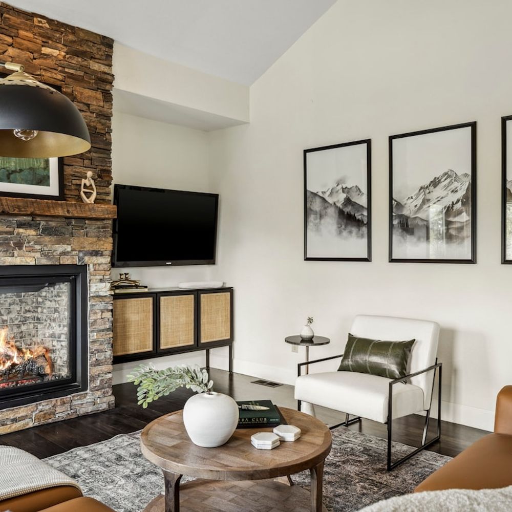 Main-level living area with flatscreen TV