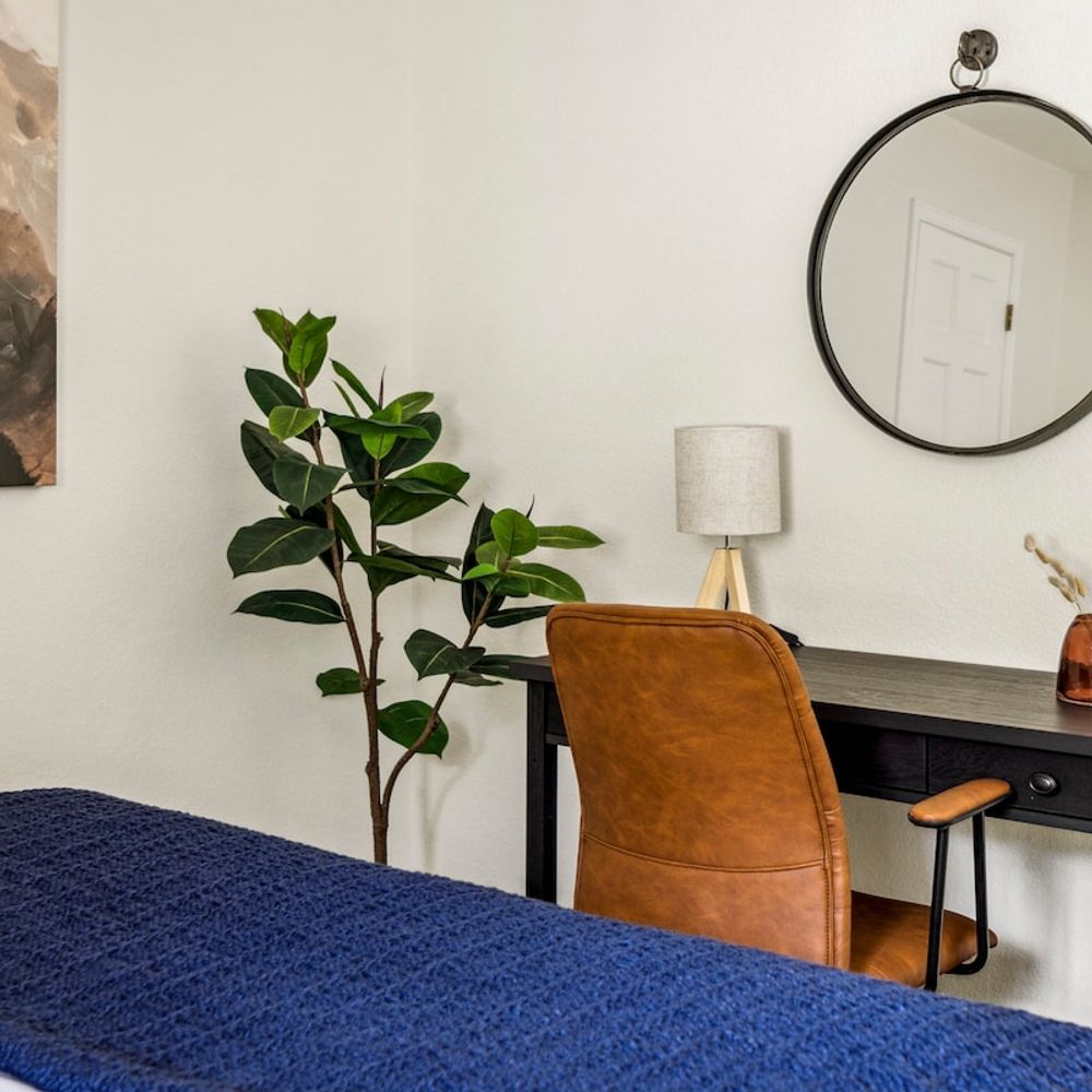 Additional workspace in bedroom 2