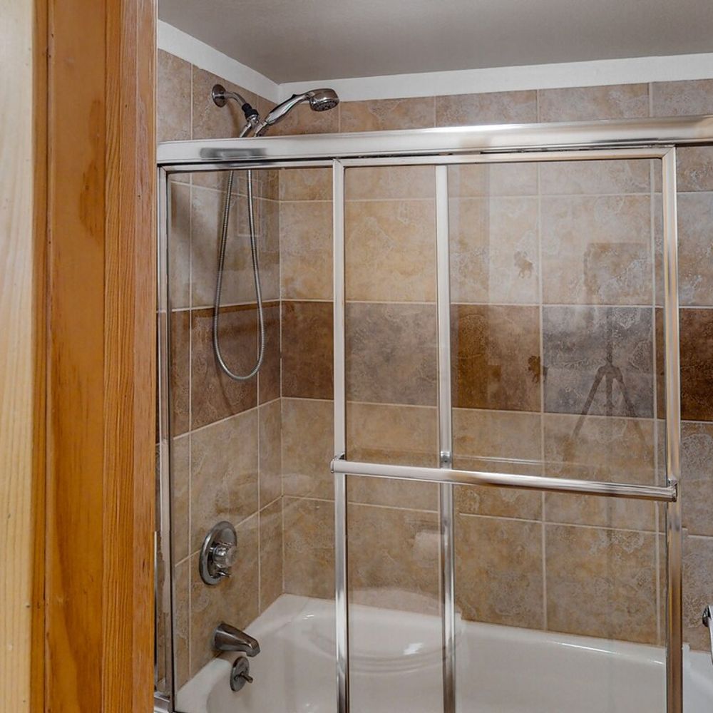 2nd full bathroom has a bathtub