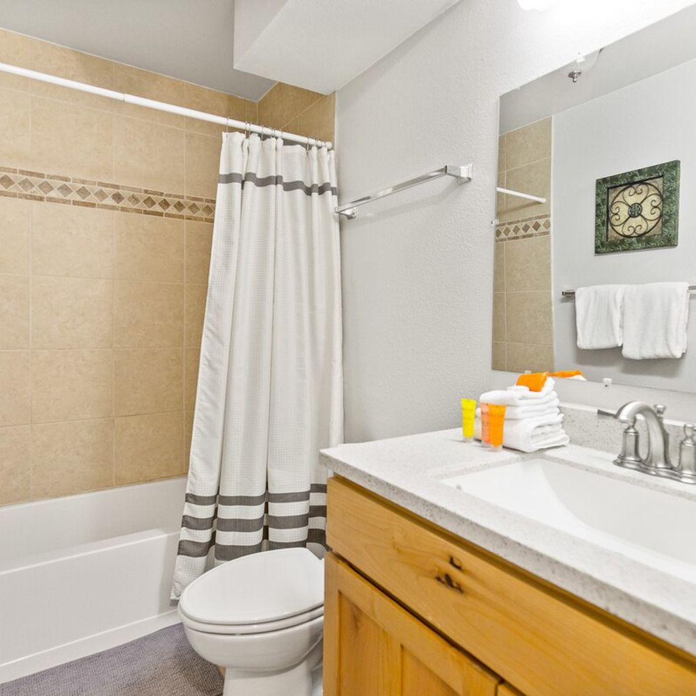 Full bathroom 2