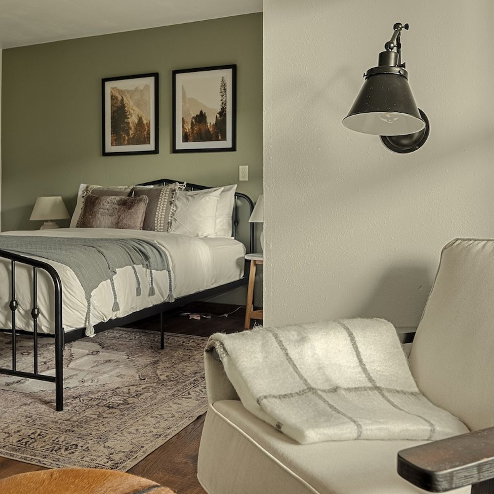 Bedroom 3 with seating area