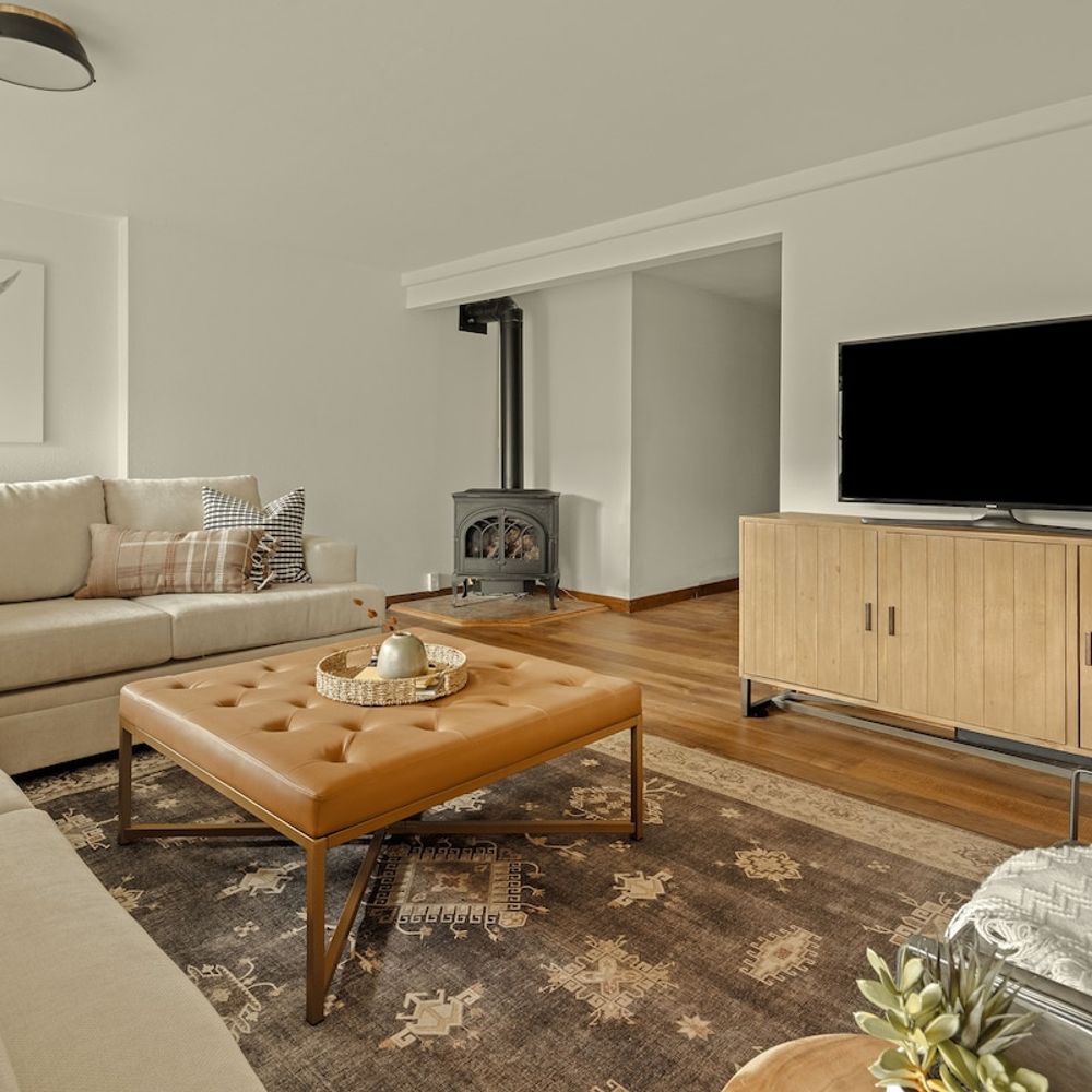 Lower level living room with fireplace and flatscreen TV (fireplace is non-operational)