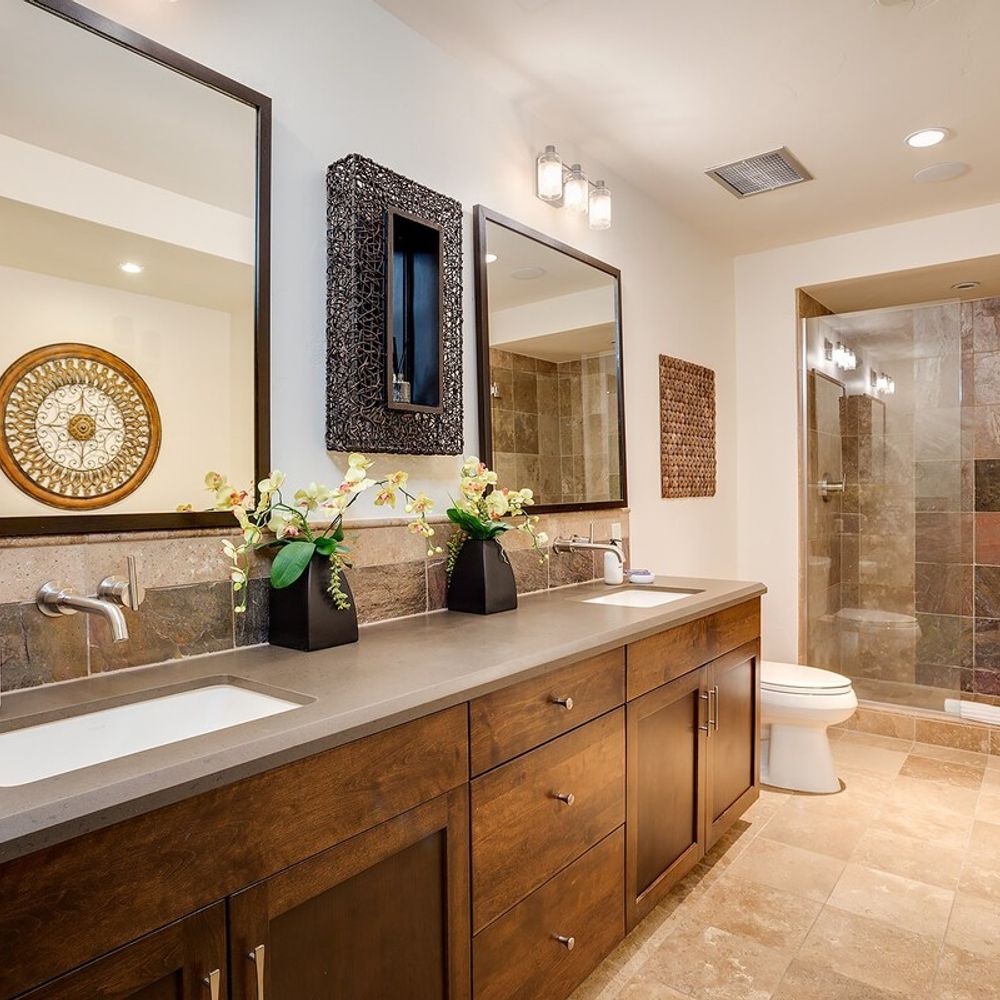 Full private ensuite bathroom