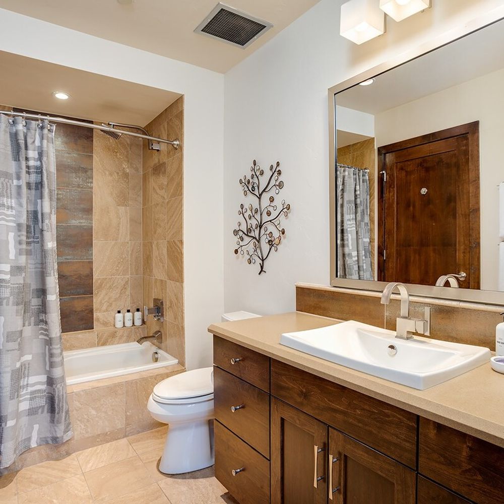 Full bathroom 2
