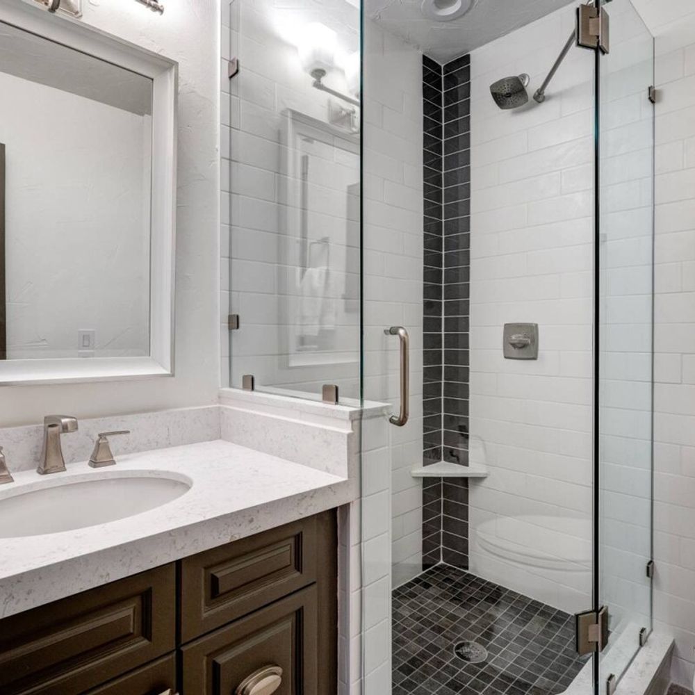Shower in bedroom 4's en suite bathroom