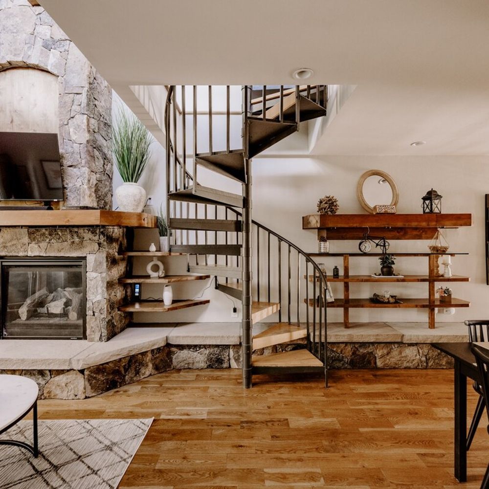 Spiral staircase leading to 2nd level
