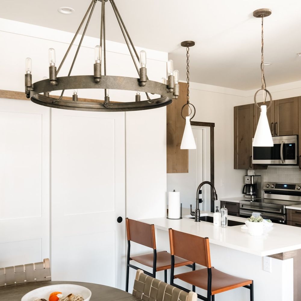 Kitchen with counter seating