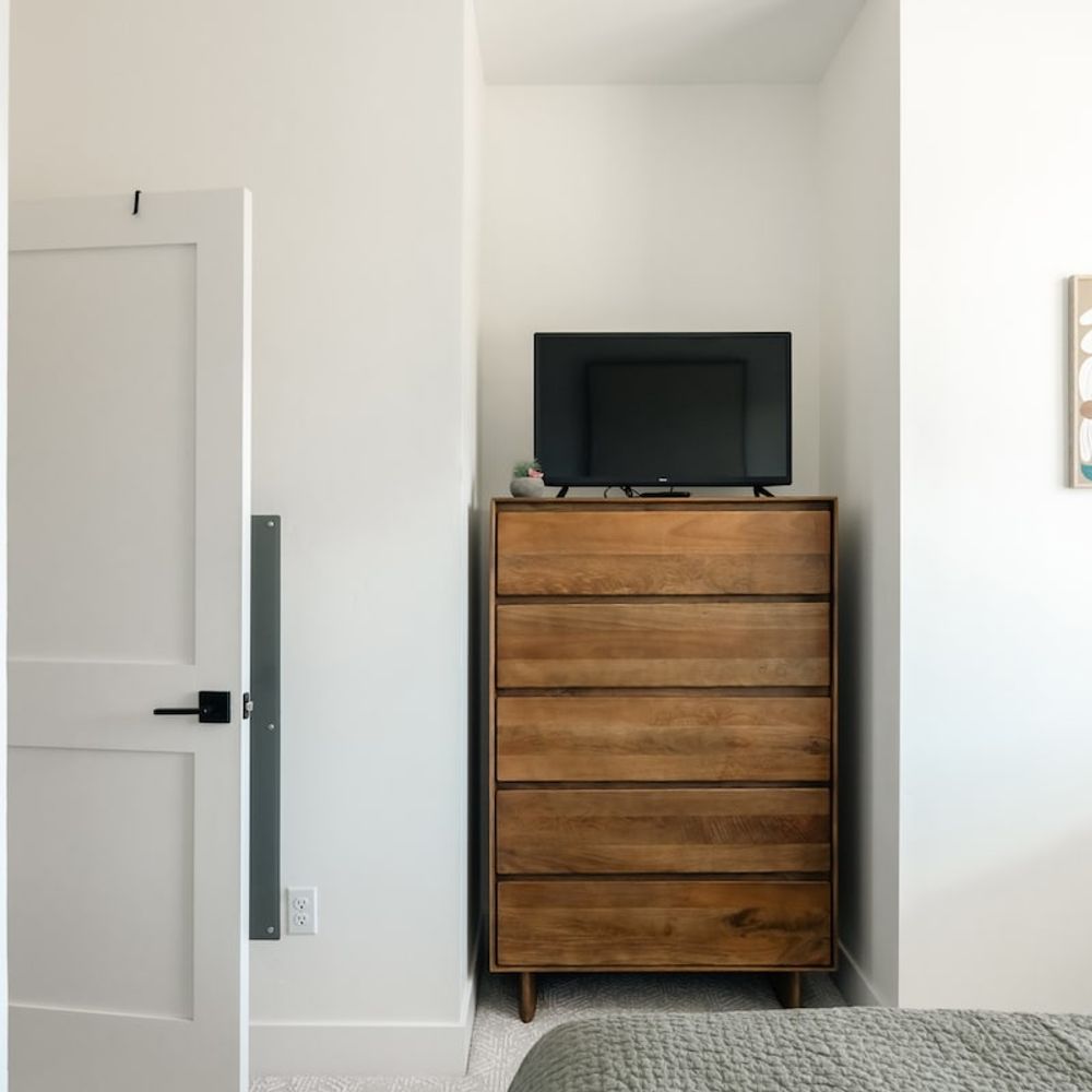 Bedroom 2 with flatscreen TV
