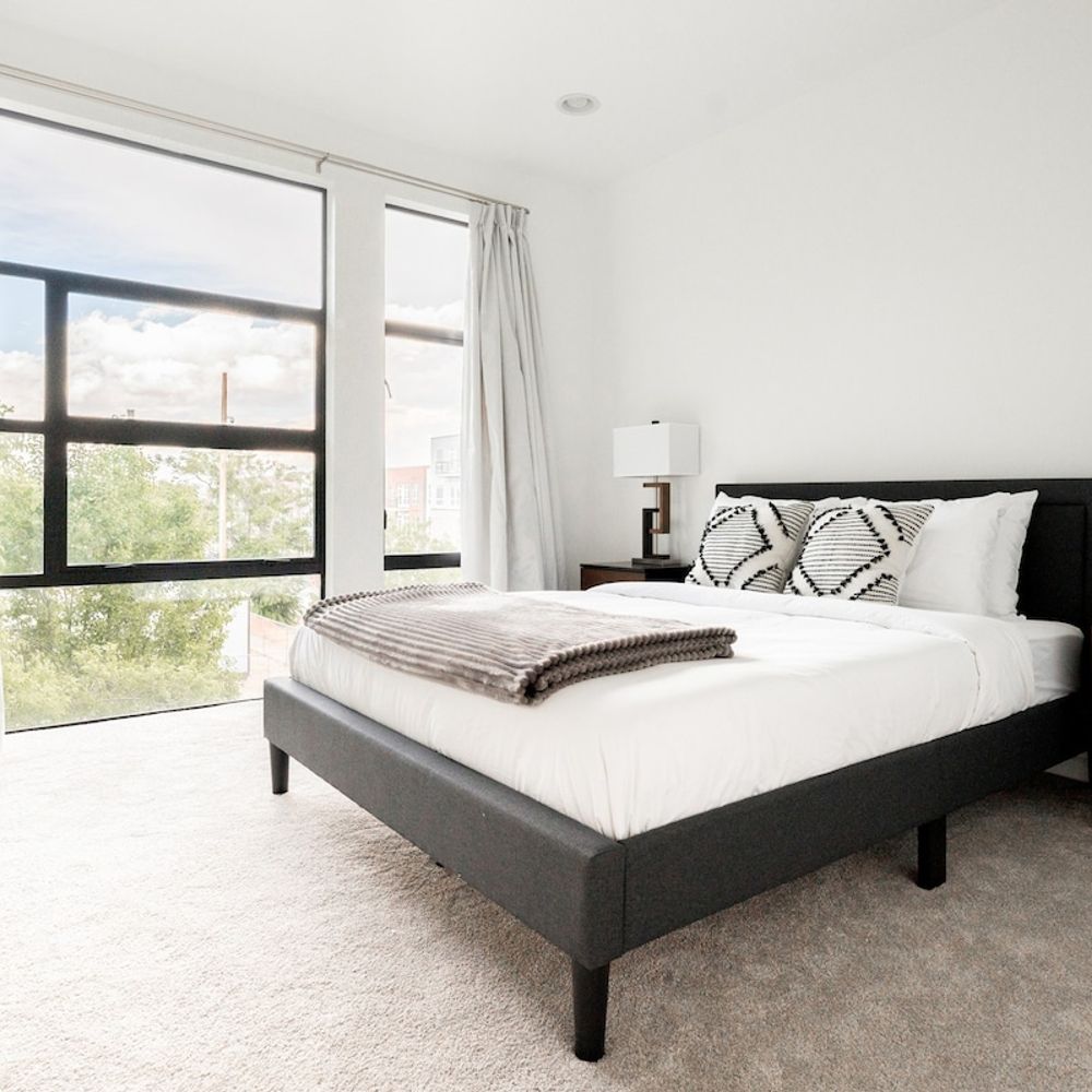 2nd bedroom with queen bed